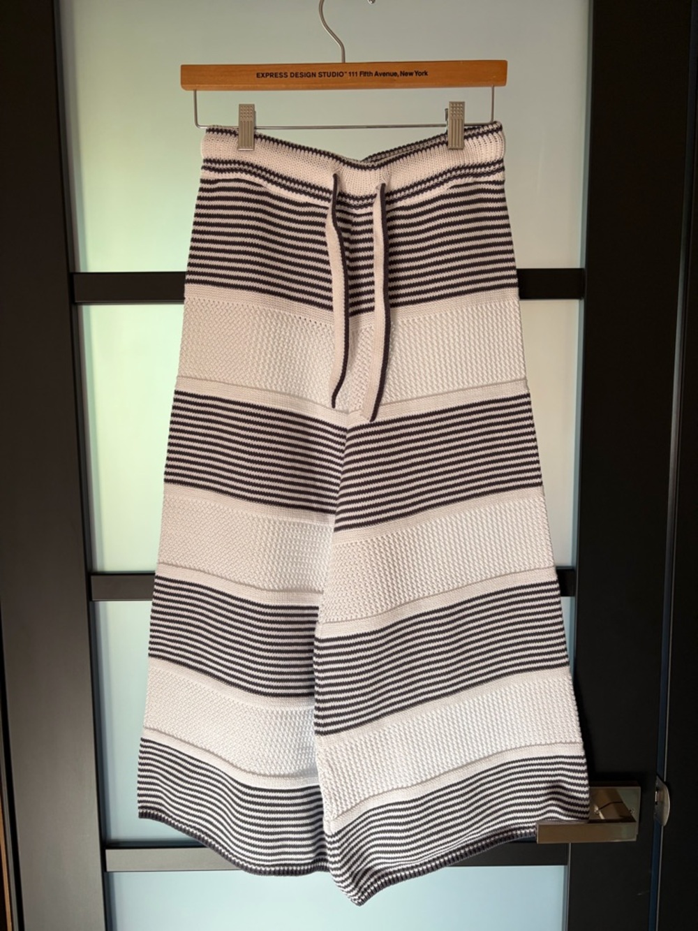 Splendid Cropped Wide-Leg Pants in White and Navy XS